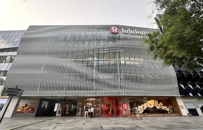 ▲（lululemon在北京三里屯的三层门店，系华北最大门店）